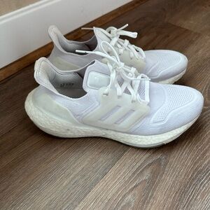 Adidas Ultraboost 22 Size 8 Cloud White